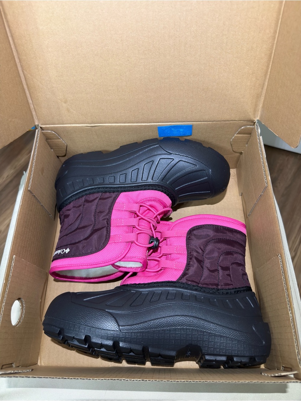 NWT Women Winter Boots in Pink and Dark Magenta size 8.5